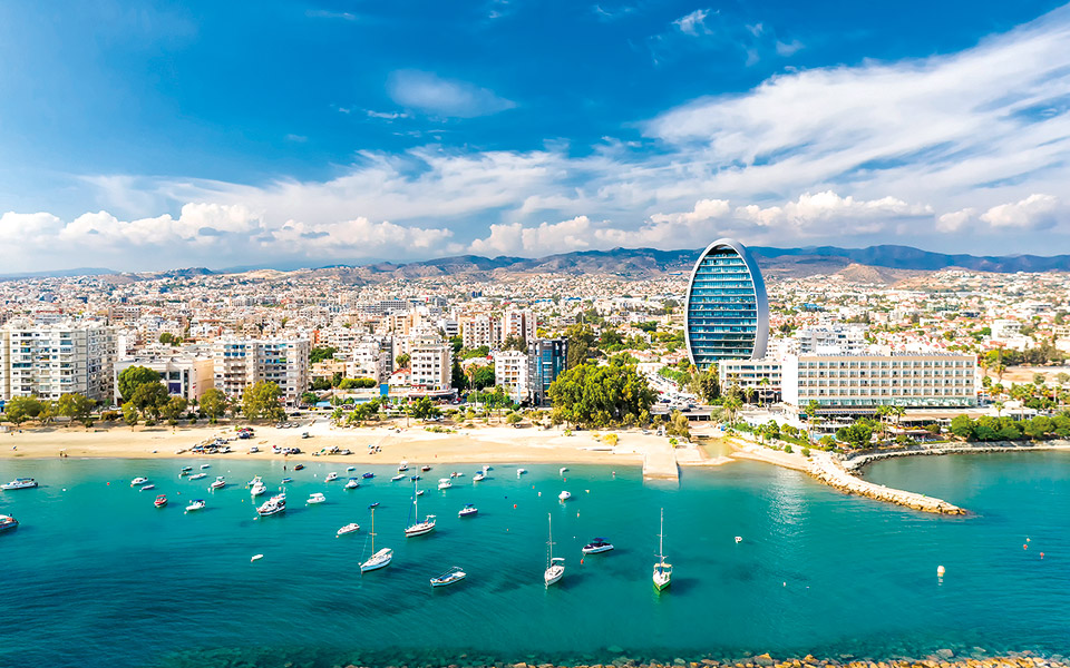 η-vogue-greece-ιουνίου-ταξιδεύει-στην-κύπρο-561879166