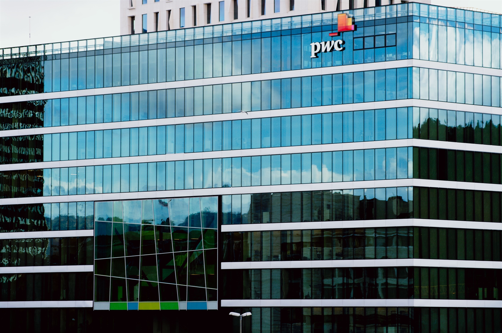 στα-12-δισ-ευρώ-η-αξία-των-εταιρικών-deals-το-2021-561852475