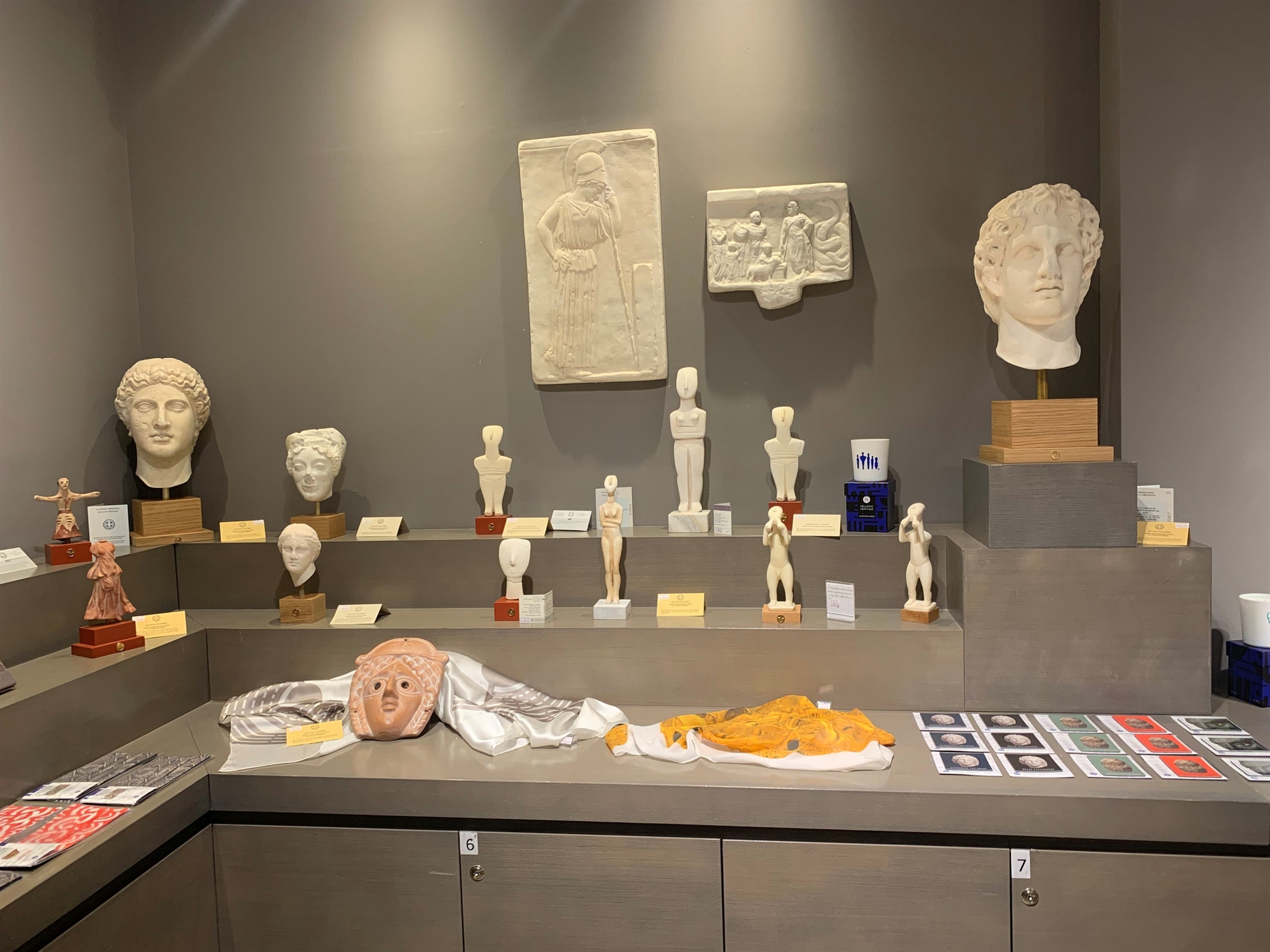 Υπ. Πολιτισμού: «Λίφτινγκ» στα πωλητήρια-3