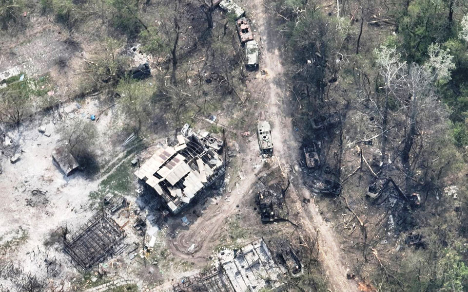 «Βλέπω την κυβέρνησή μας εντελώς διαφορετικά» – Οργή και αμφισβήτηση στη Ρωσία για τις βαριές απώλειες-1