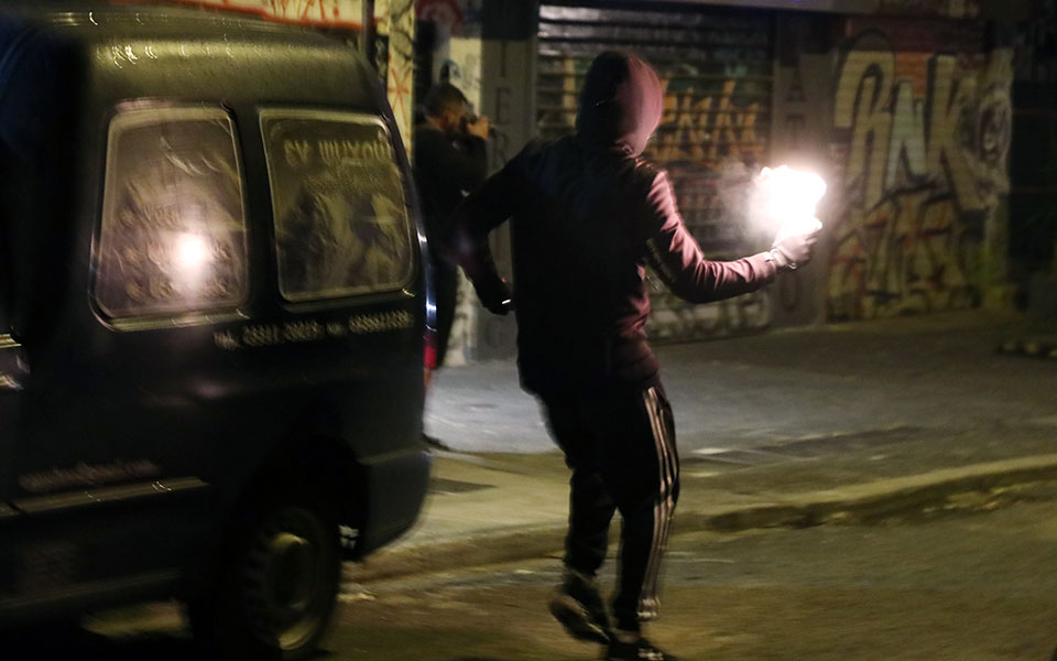 εξάρχεια-επίθεση-με-μολότοφ-εναντίον-561847081