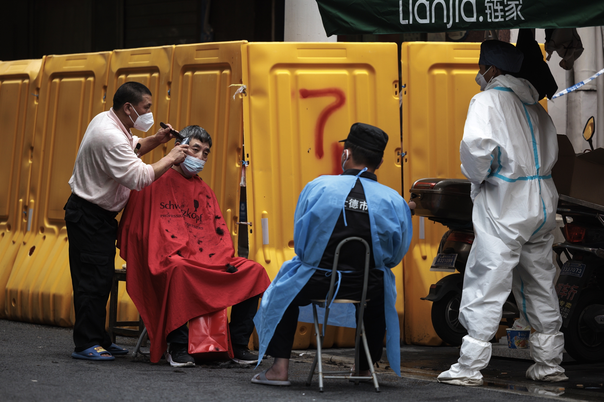 η-νεολαία-δεν-αντέχει-άλλο-την-καταπίε-561882577