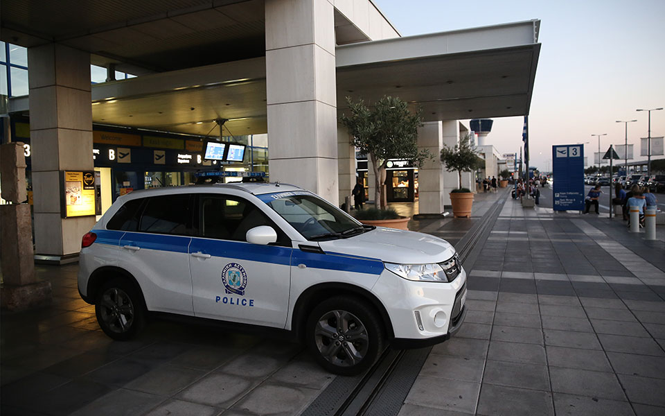 χειροπέδες-σε-28χρονη-που-εμπλέκεται-σε-561886372