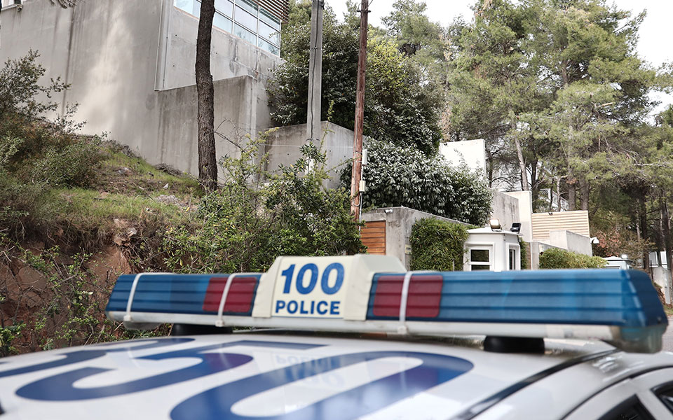 θεσσαλονίκη-χειροπέδες-σε-ζευγάρι-γι-561872752