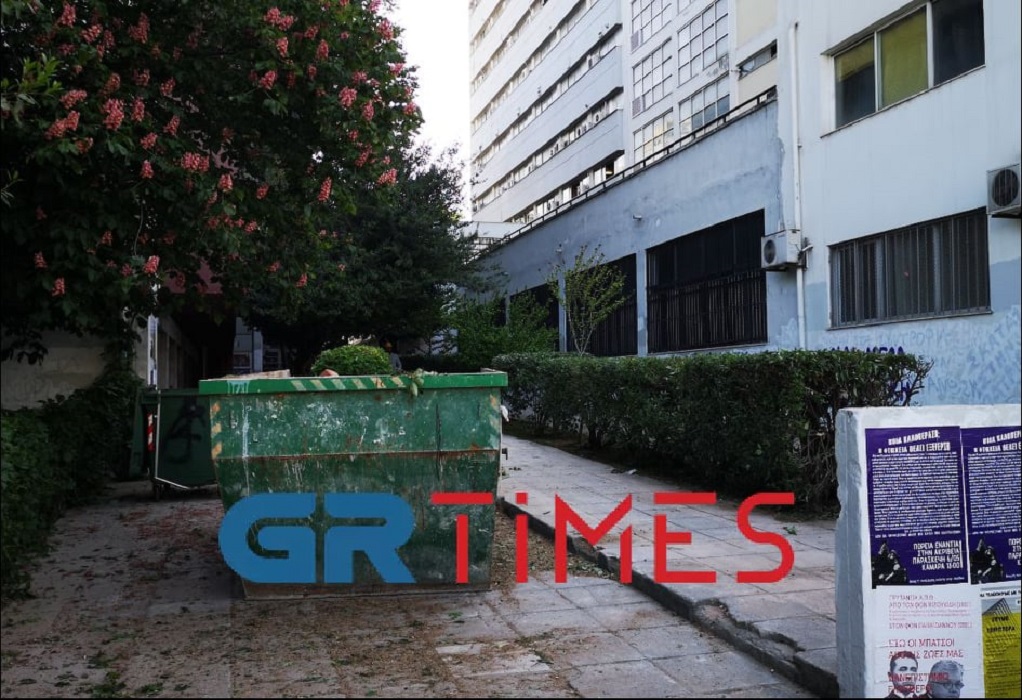 ΑΠΘ: Εργασίες στον χώρο της βιβλιοθήκης μετά τις καταστροφές (εικόνες)-2