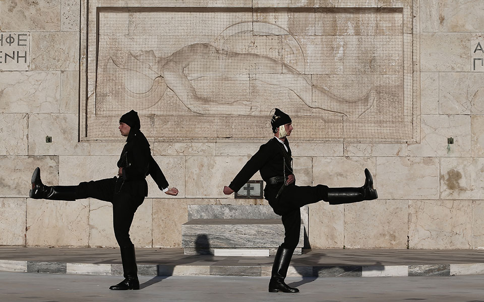 Γενοκτονία Ποντίων: Αλλαγή φρουράς με Πόντιους Εύζωνες στον Άγνωστο Στρατιώτη (εικόνες)-7