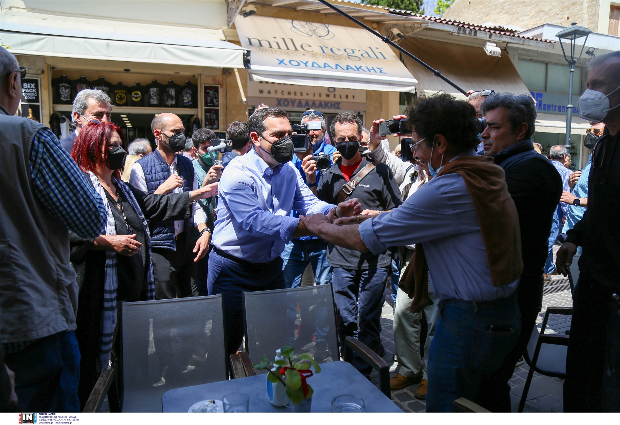 συριζα-το-πασοκ-ανεβάζει-τον-πήχυ-για-τ-561849928