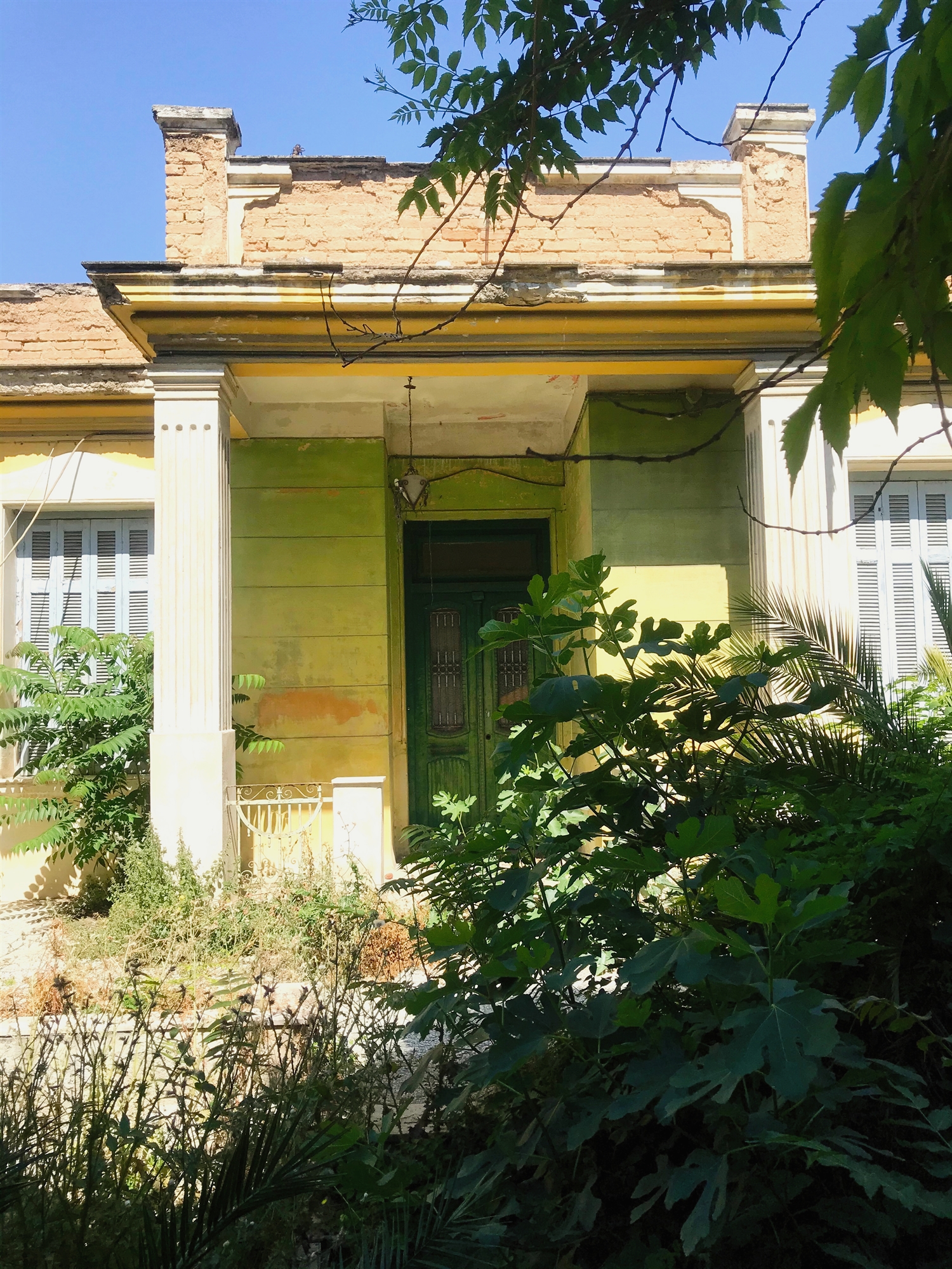 το-όμορφο-σπίτι-στην-πλατεία-του-αγίου-561883105