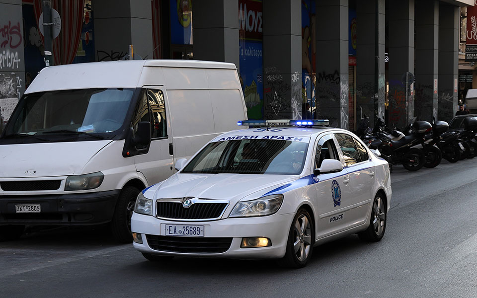 παλαιό-φάληρο-15χρονος-απείλησε-με-μαχα-561884452