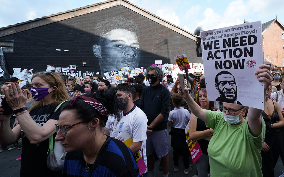 τζορζτ-φλόιντ-τι-άλλαξε-δύο-χρόνια-μετ-561875590