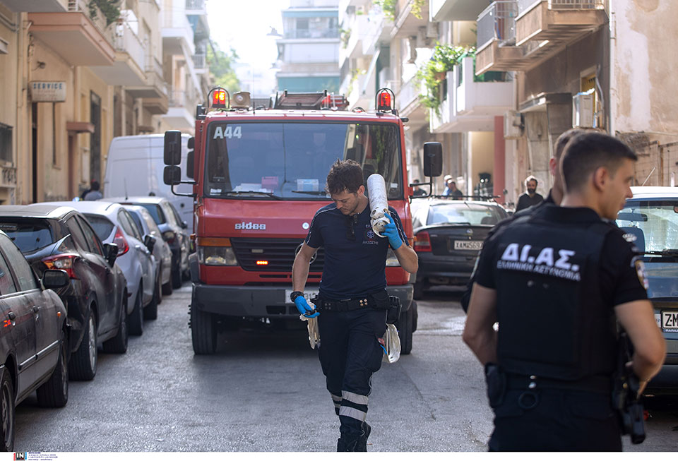 φωτιά-τώρα-σε-διαμέρισμα-στα-πετράλων-561857632