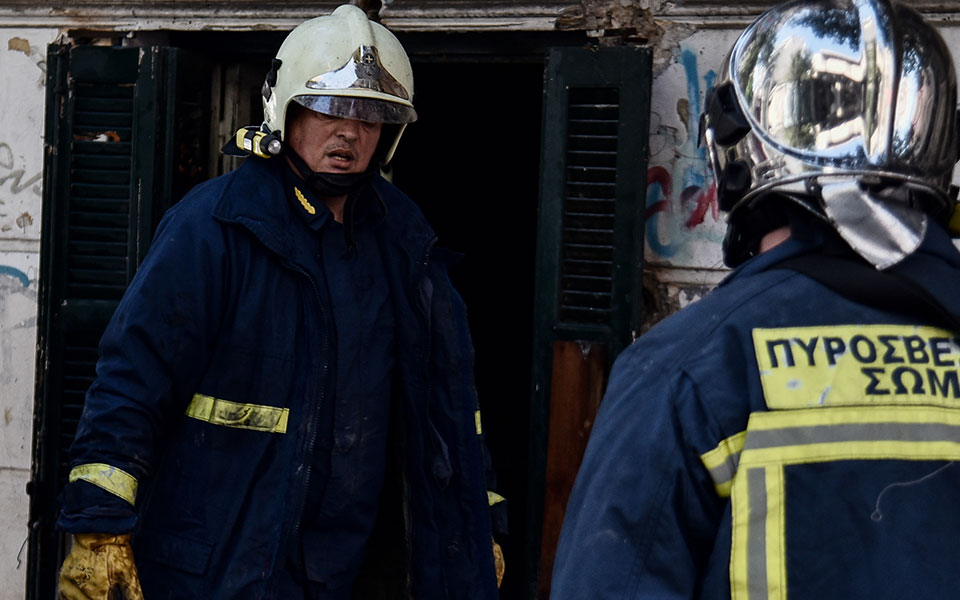 ελευσίνα-υπό-μερικό-έλεγχο-η-φωτιά-σε-ε-561852703