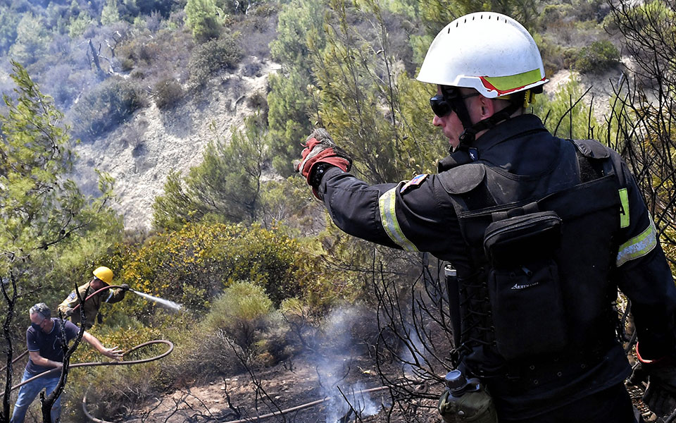 καματερό-υπό-έλεγχο-η-φωτιά-που-ξέσπασ-561865747