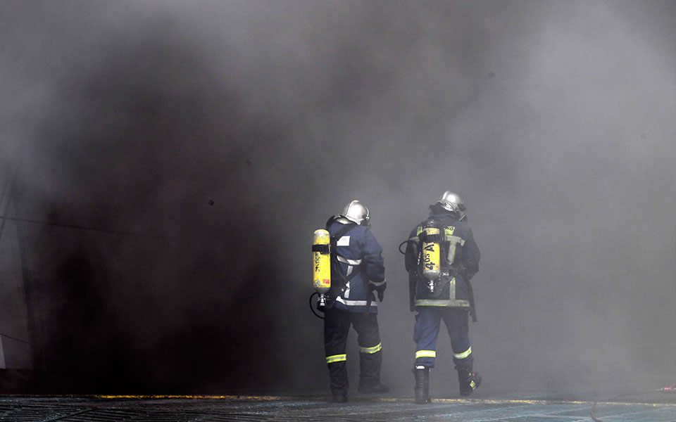 ελευσίνα-πυρκαγιά-σε-παροπλισμένο-πλ-561874894