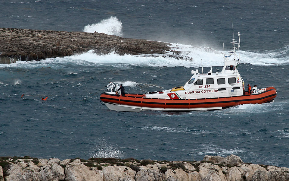 ιταλία-πέντε-νεκροί-από-βύθιση-ρυμουλ-561867895