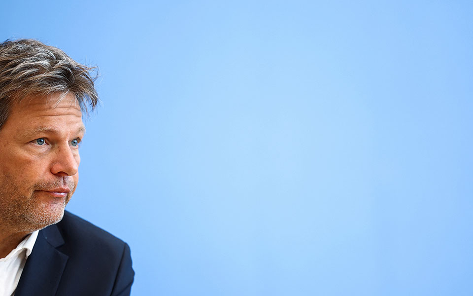 γερμανία-σε-λειτουργία-δύο-σταθμοί-lng-έ-561839098