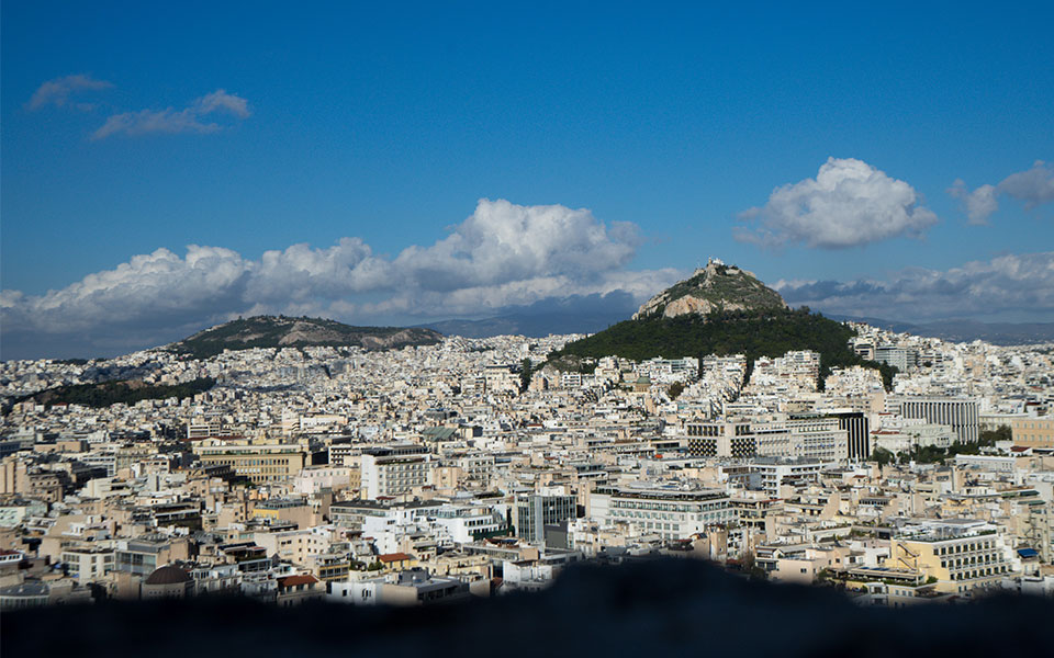 καιρός-ηλιοφάνεια-με-πρόσκαιρες-νεφώ-561880522