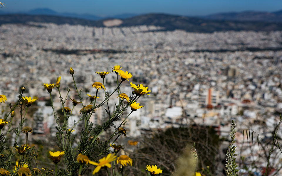 καιρός-γενικά-αίθριος-με-παροδικές-αρ-561848401