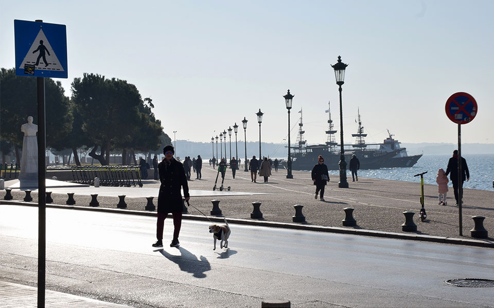 καιρός-γενικά-αίθριος-με-μικρή-άνοδο-τ-561886081