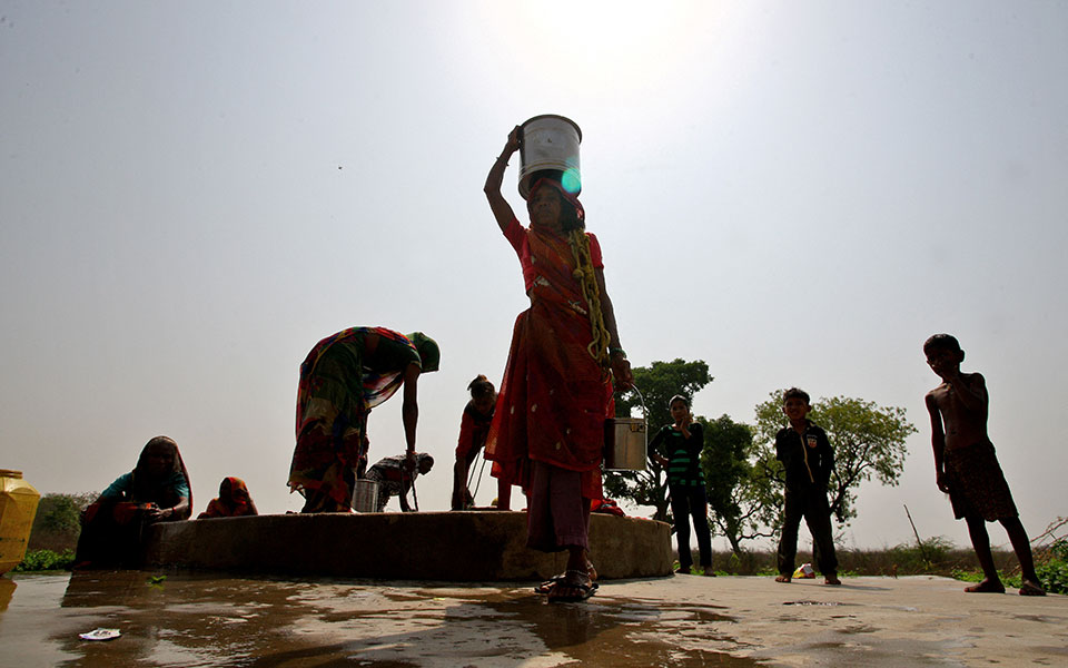 υπερθέρμανση-του-πλανήτη-στο-κατώφλι-561875812