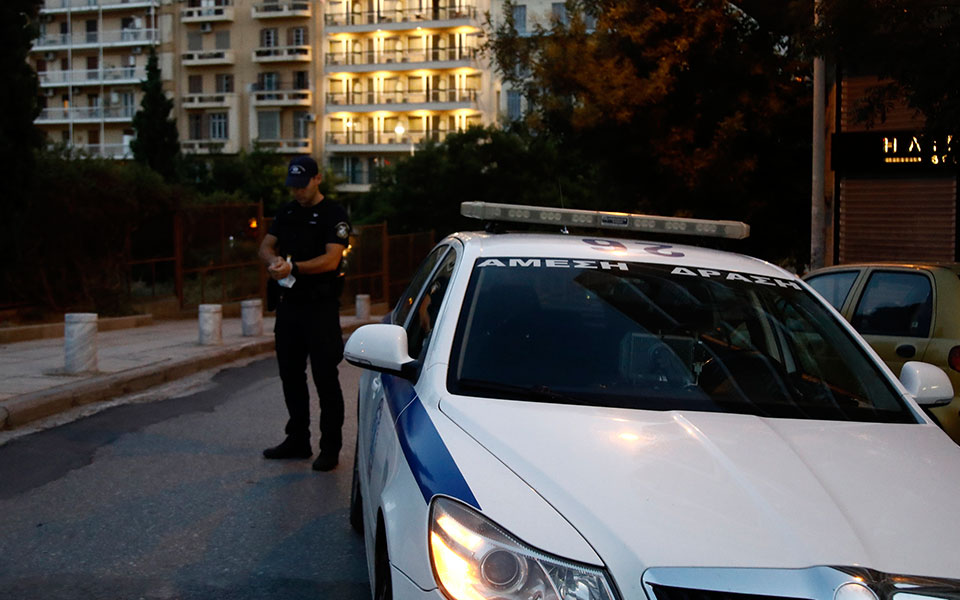 θεσσαλονίκη-χειροπέδες-τρία-άτομα-γι-561850855