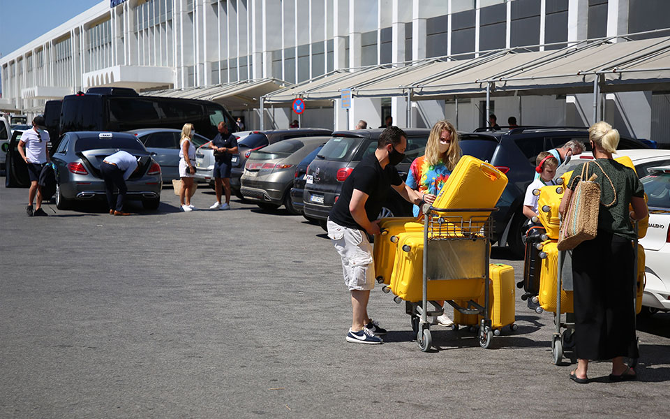 ηράκλειο-χειροπέδες-σε-ισραηλινή-του-561873331