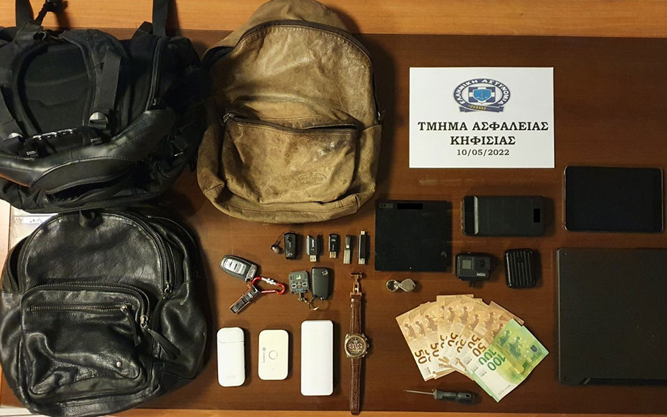 γλυφάδα-χειροπέδες-σε-41χρονο-που-άνοι-561855328