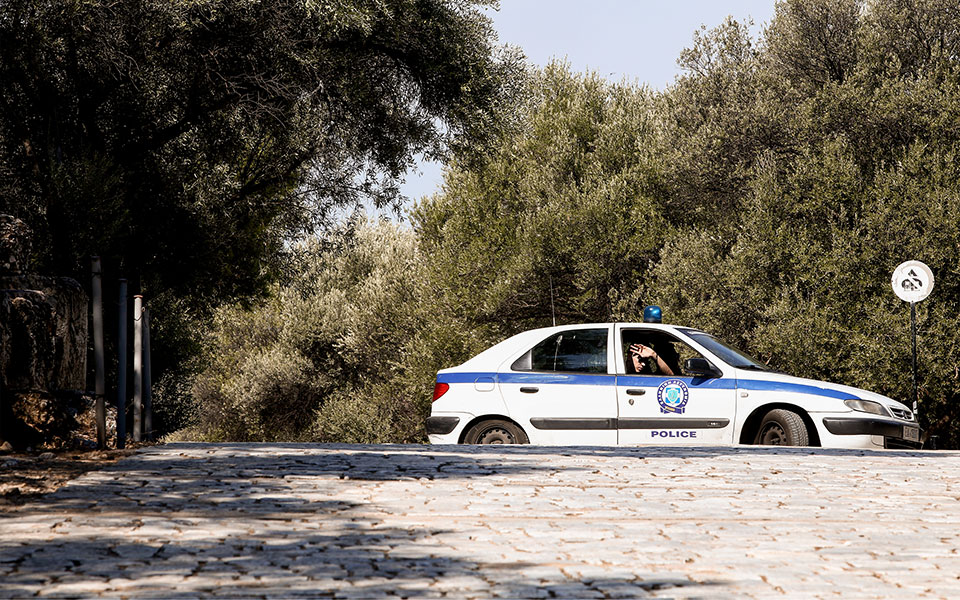 ηράκλειο-γάζωσαν-αυτοκίνητο-και-εξ-561840145