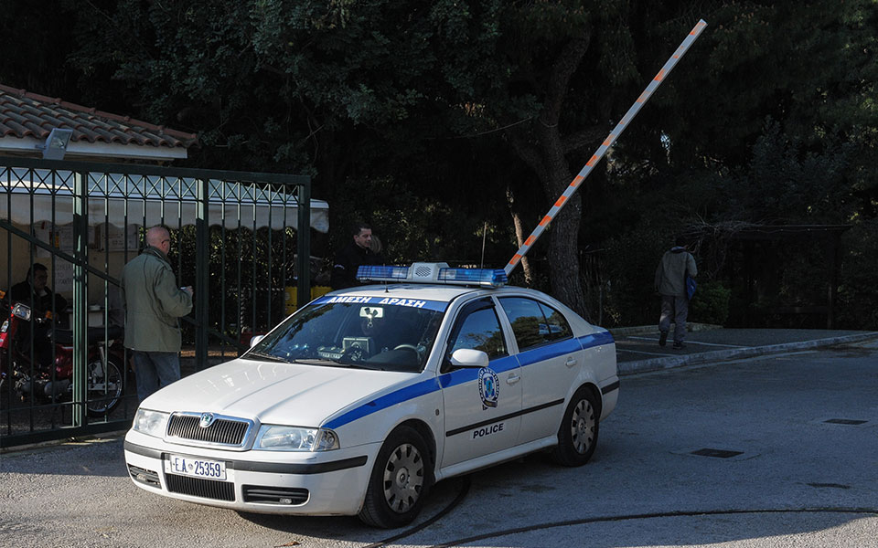 αθήνα-χειροπέδες-σε-29χρονο-για-ληστείε-561844153