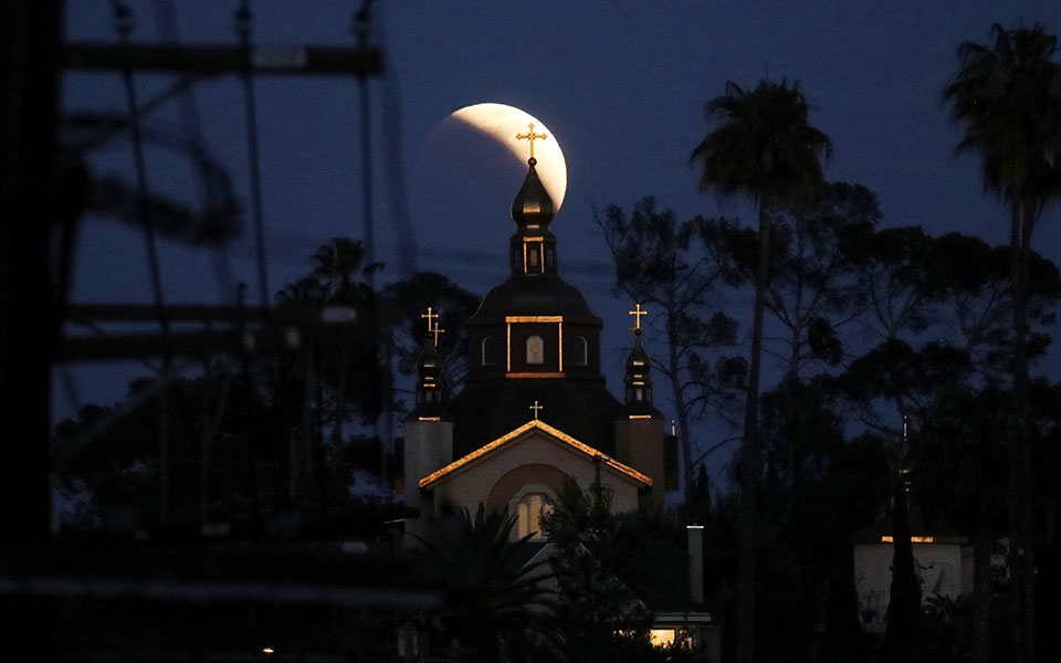 «Μαγεύει» η πανσέληνος και η ολική έκλειψη Σελήνης (εικόνες)-3