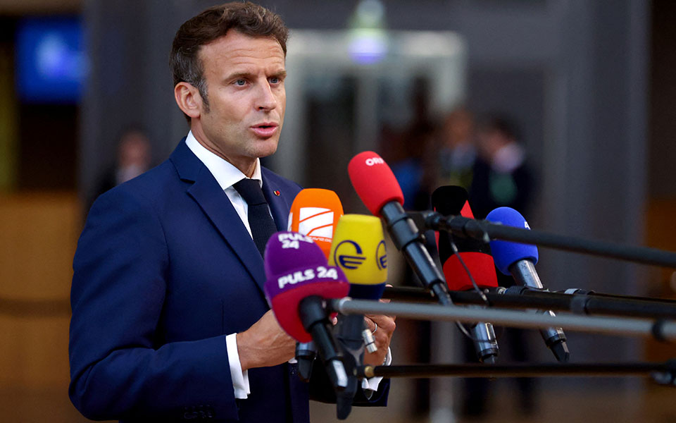 μακρόν-δεν-αποκλείει-την-επιβολή-περα-561886846