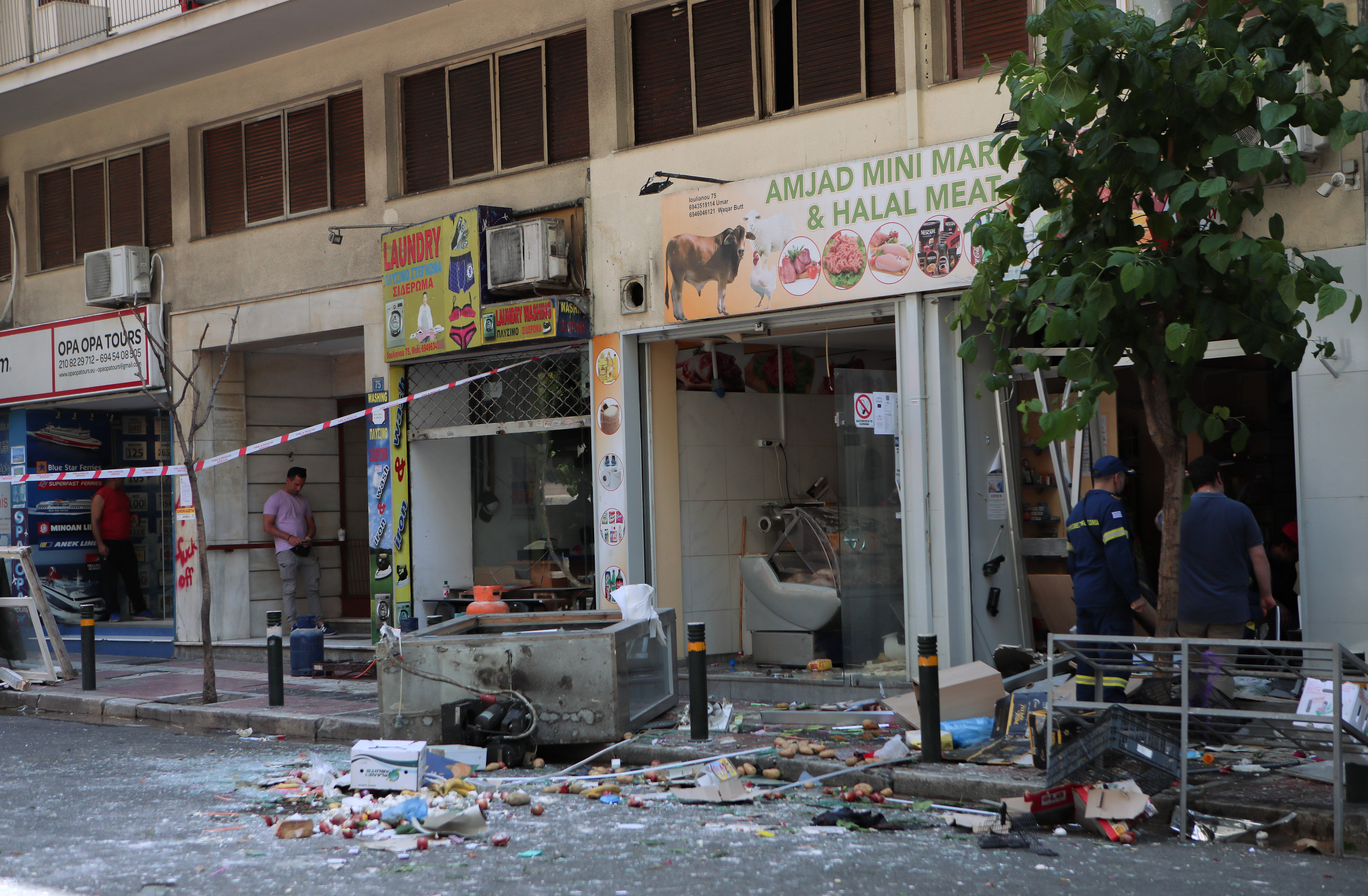 Αθήνα: Συναγερμός στην Πυροσβεστική για έκρηξη σε κατάστημα – Ένας τραυματίας (εικόνες)-1