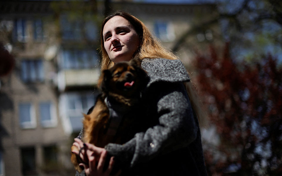 Πόλεμος στην Ουκρανία: Φόβοι για τις παγιδευμένες οικογένειες στο Αζόφσταλ-1