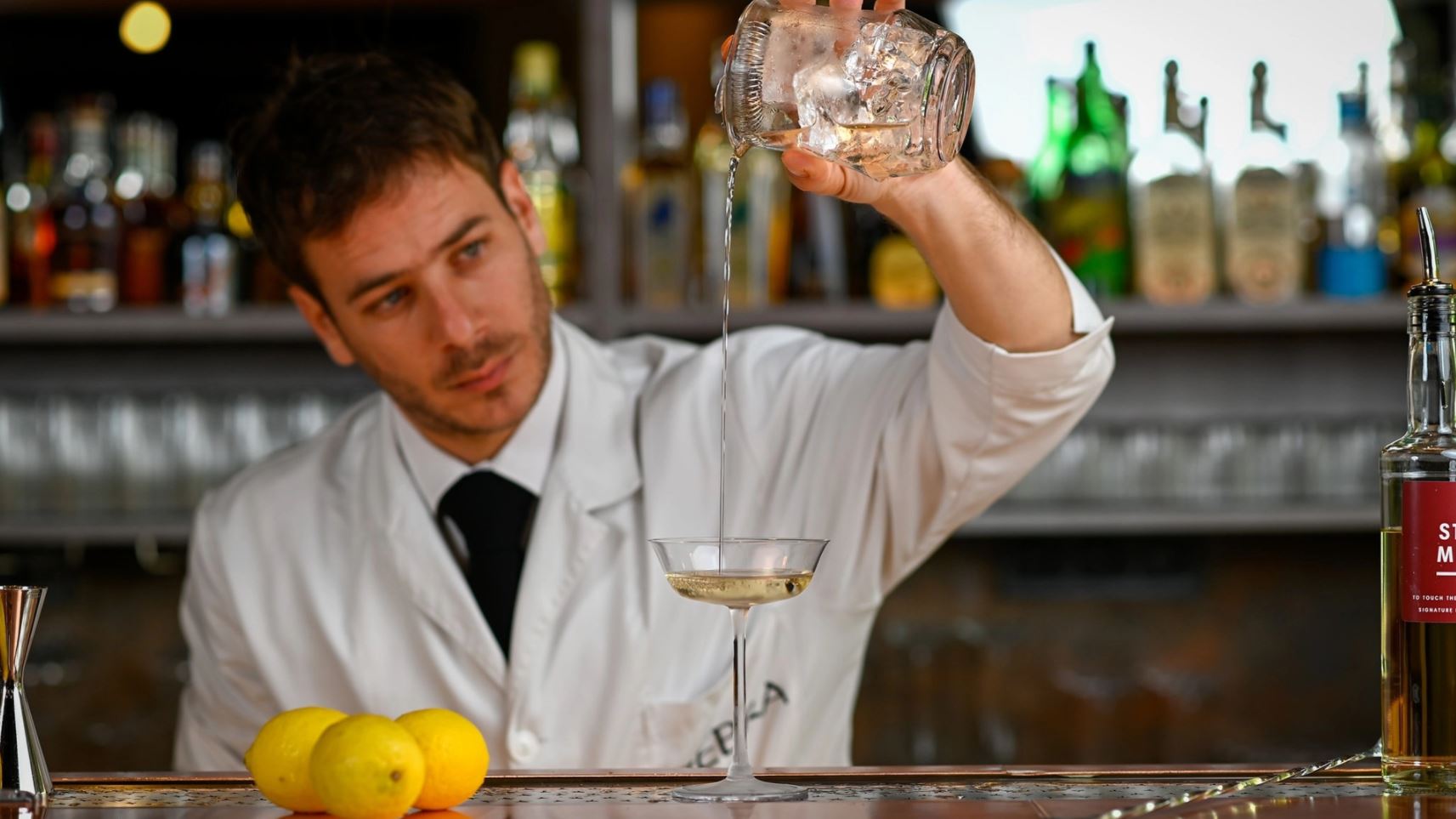 dry-martini-το-πιο-κομψό-απ-όλα-τα-κοκτέιλ-είνα-561855595