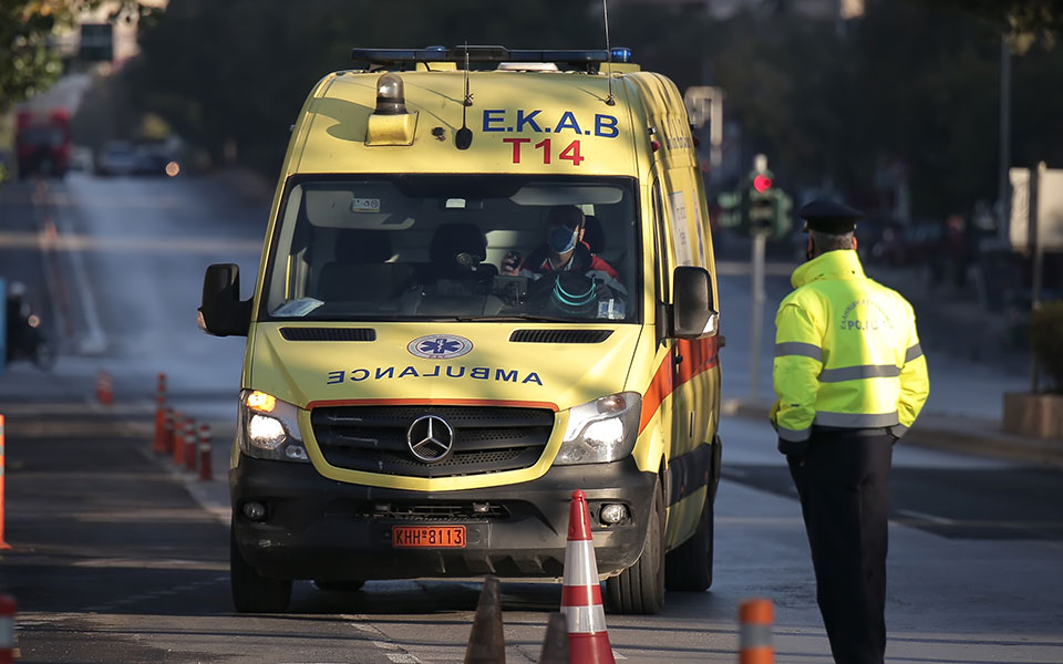 χανιά-κομμάτι-μπαλκονιού-έπεσε-πάνω-σ-561863446