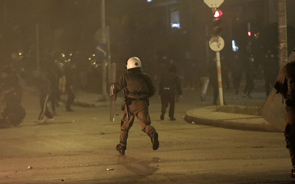 νέα-σμύρνη-την-απαλλαγή-του-ινδιάνου-561851404