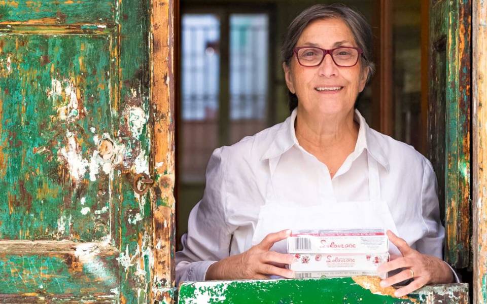 ντίνα-συκουτρή-η-κυρά-των-λουκουμιών-561851680