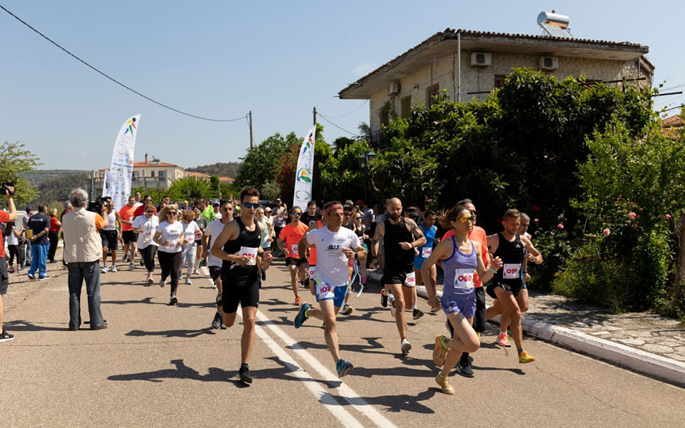 δρόμος-της-εκεχειρίας-γέφυρα-του-αρ-561863938