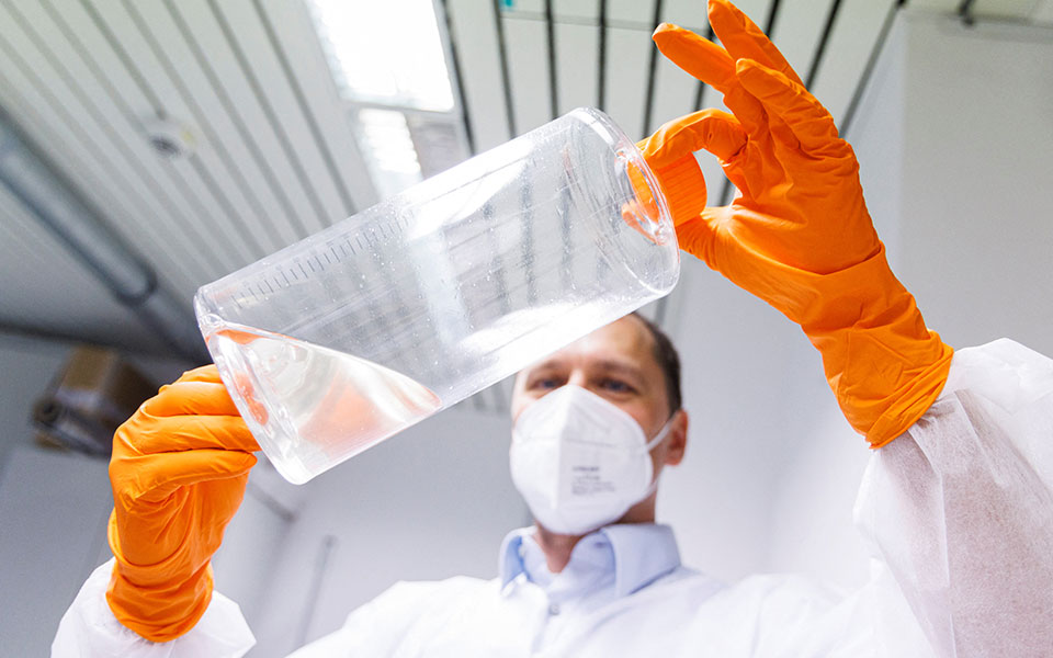 ηπα-η-moderna-πραγματοποιεί-δοκιμές-εμβολίω-561875962