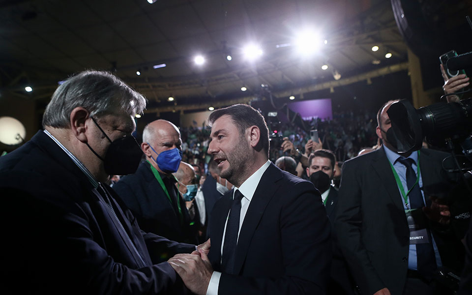 Συνέδριο ΠΑΣΟΚ-ΚΙΝΑΛ: Το νέο σήμα και τα πρώτα «πηγαδάκια» (εικόνες)-9