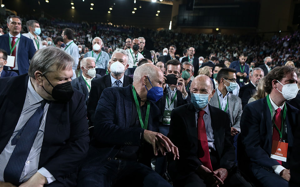 Συνέδριο ΠΑΣΟΚ-ΚΙΝΑΛ: Το νέο σήμα και τα πρώτα «πηγαδάκια» (εικόνες)-10