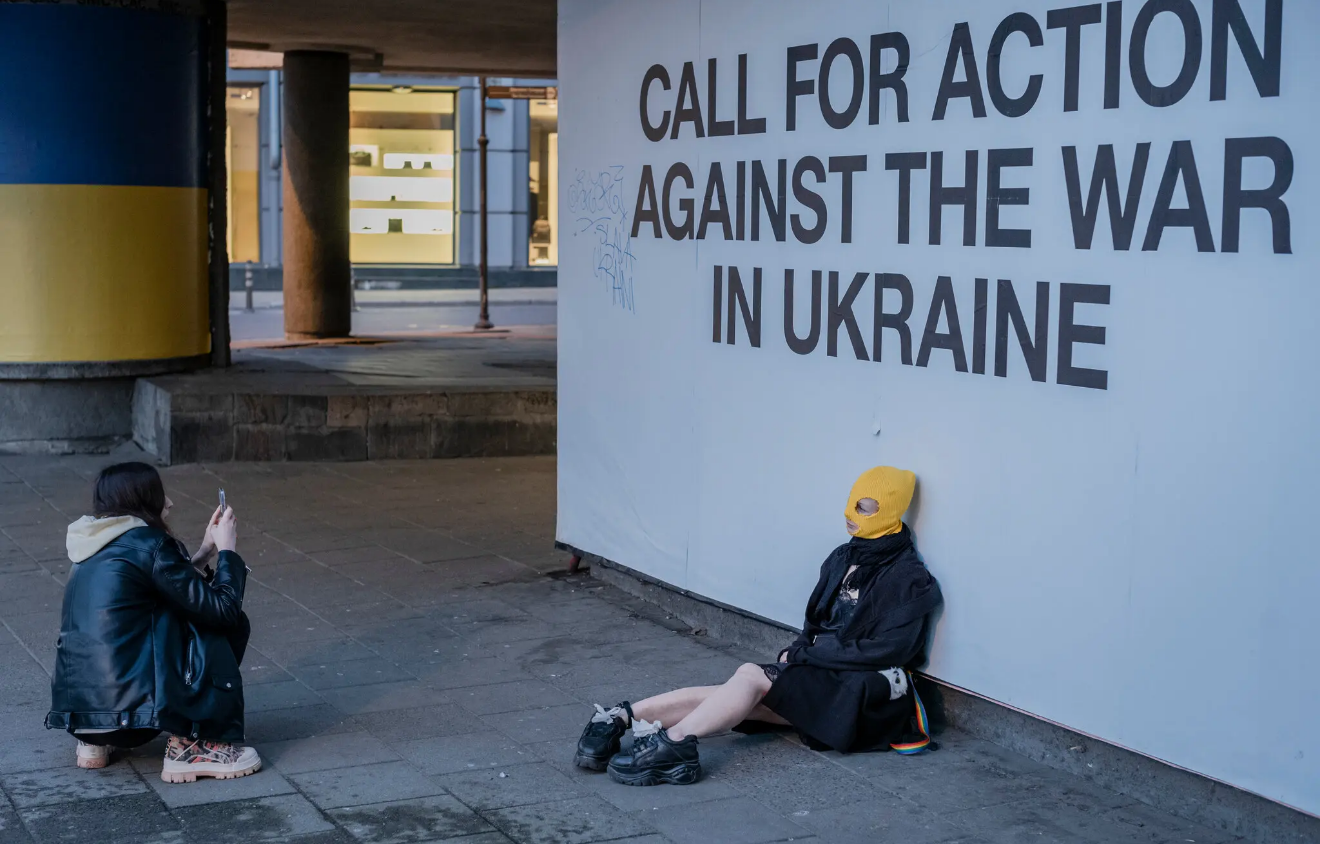 «Σαν κατασκοπικό μυθιστόρημα»: Πώς η δημιουργός των Pussy Riot απέδρασε από τη Ρωσία-2