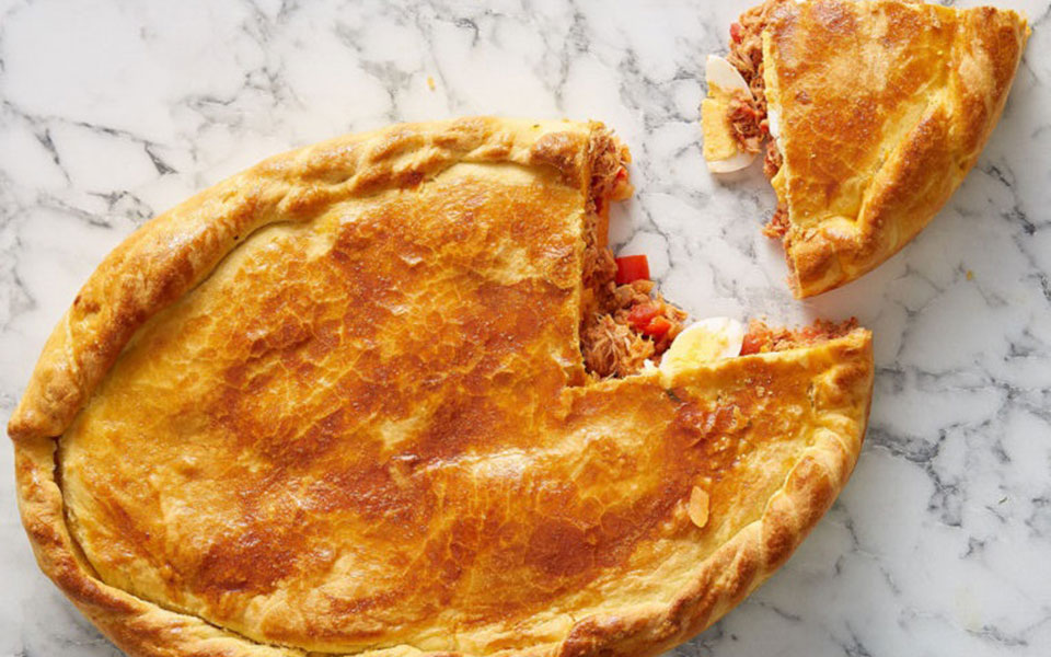 πίτα-με-τόνο-και-βραστά-αυγά-empanada-de-atun-561837643