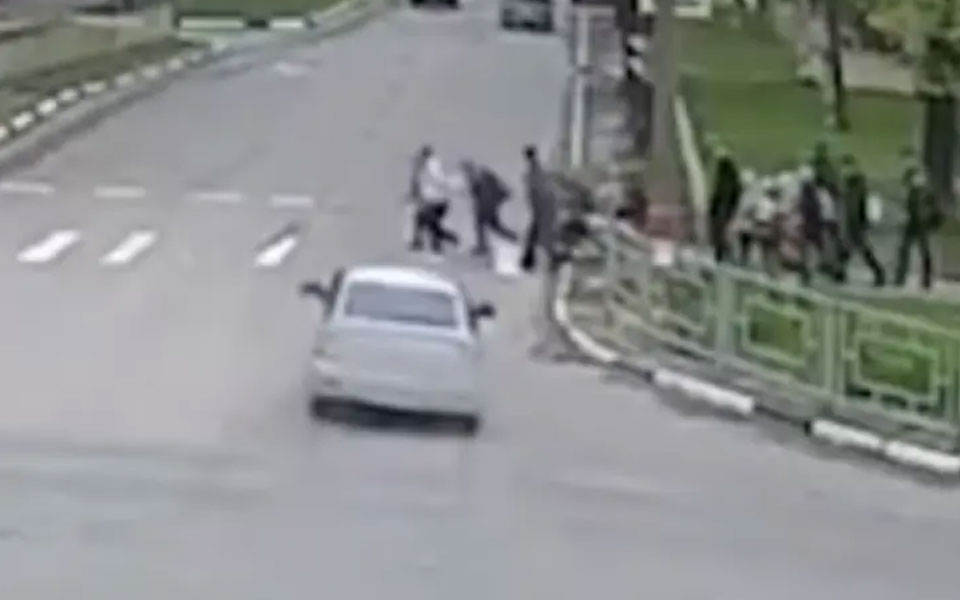 ρωσία-18χρονος-πέρασε-με-κόκκινο-και-τρ-561865300