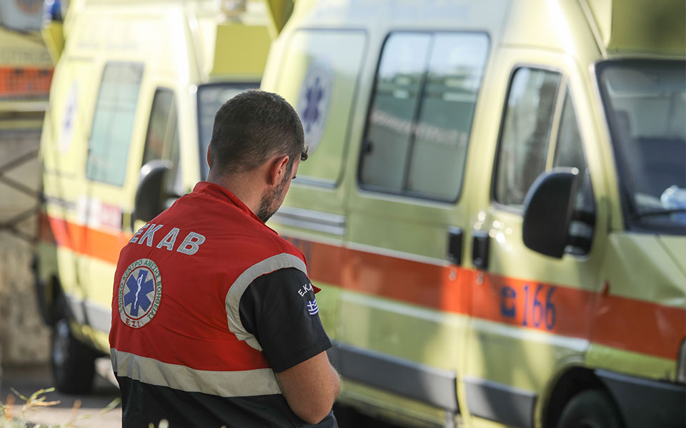 σαντορίνη-επιβάτιδα-κρουαζιερόπλοι-561872821