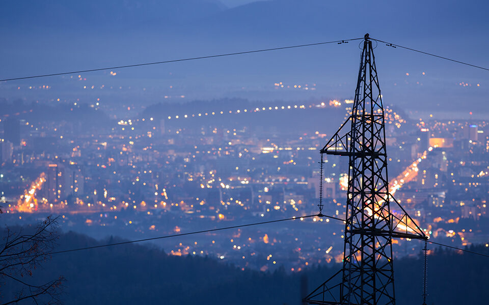 λογαριασμοί-ρεύματος-αντίστροφη-μέτ-561840325