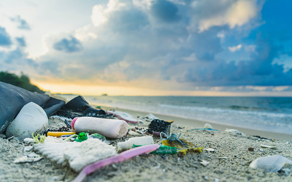 στα-χαρτιά-ο-περιορισμός-της-πλαστι-561847483