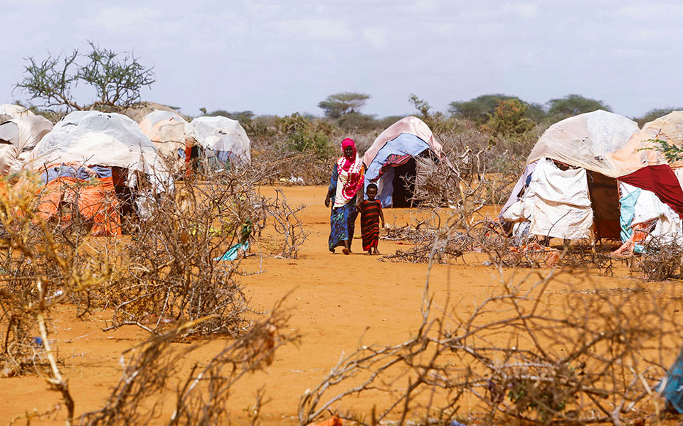 κόλαση-επί-γης-πείνα-και-ξηρασία-μαστί-561879175