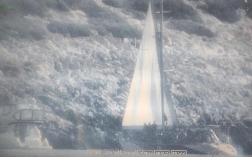 Στα τουρκικά παράλια τα ιστιοπλοϊκά και οι λέμβοι που επιχείρησαν να εισέλθουν σε ελληνικά χωρικά ύδατα-2