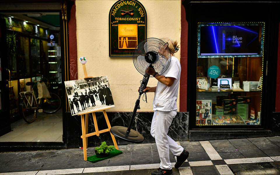 ισπανία-η-κυβέρνηση-καλεί-τους-δημόσι-561875800